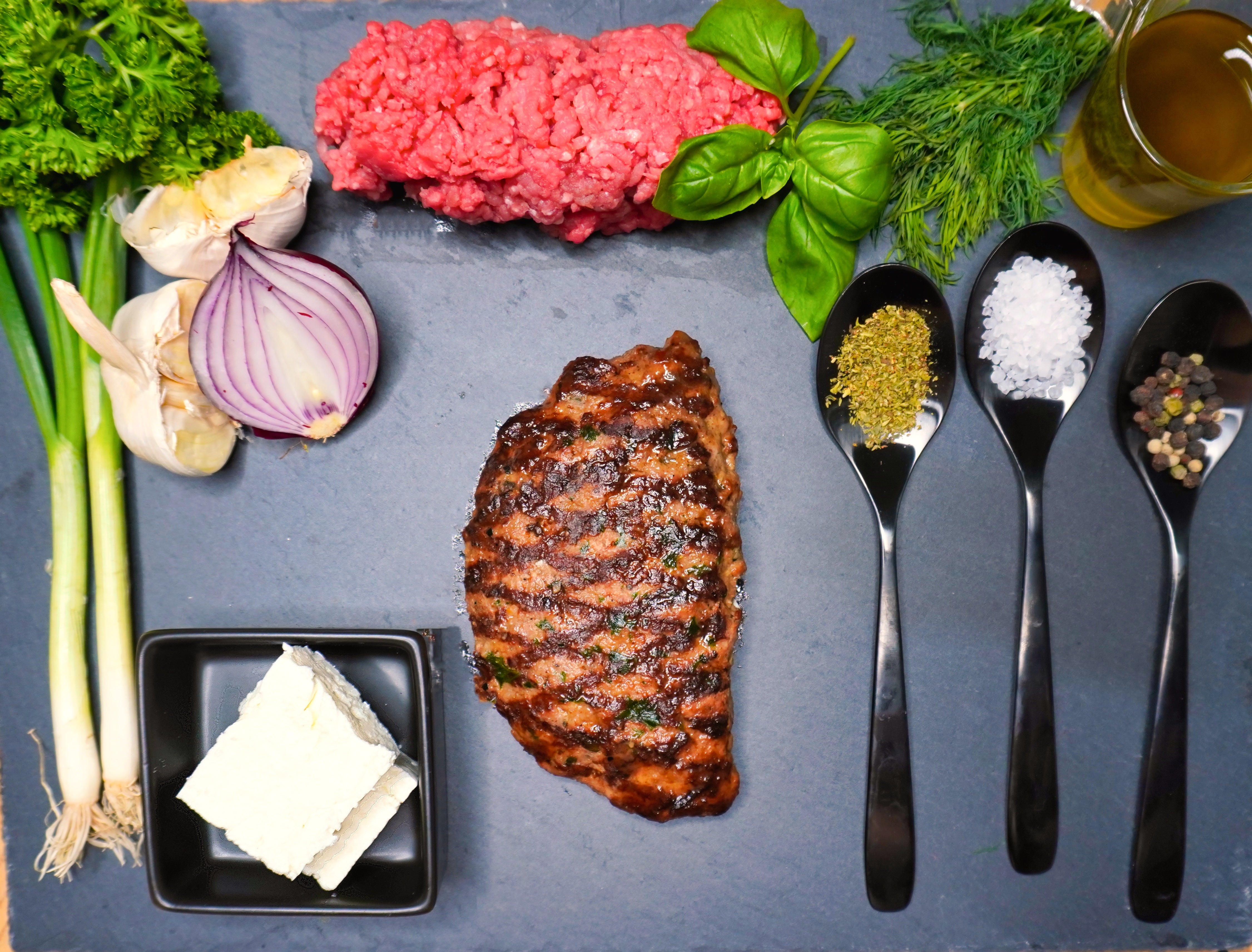 Bifteki gefüllt mit griechischer Feta – Kostas'73 Bifteki gefüllt mit griechischer Feta – Kostas'73